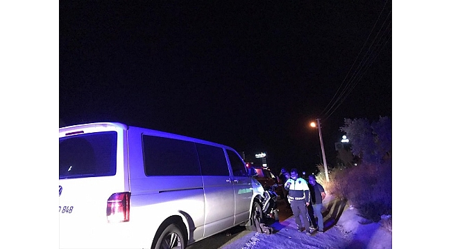 Muğla&#039;da minibüs ile motosiklet çarpıştı: 1 ölü, 1 yaralı