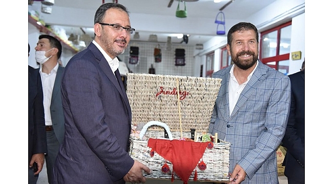 Sındırgılı Gençlere 19 Mayıs Hediyesi Termal Yüzme Havuzu