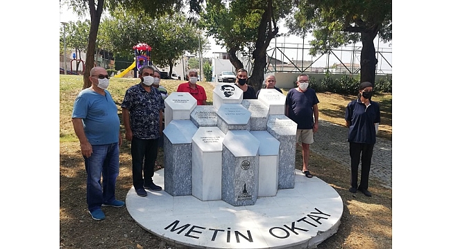 "Taçsız Kral" Metin Oktay, İzmir'de anıldı