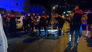 Ters yönden gelen otomobil yunus ekiplerine ve 2 araca çarptı: 4 yaralı