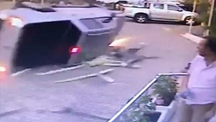 Trafik kazası güvenlik kamerasında