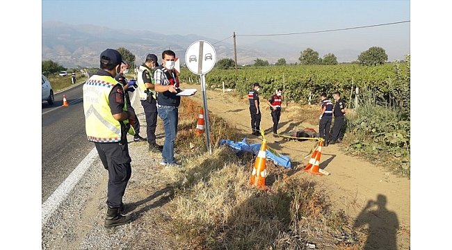 Trafik levhasına çarpan motosikletin sürücüsü öldü