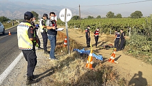 Trafik levhasına çarpan motosikletin sürücüsü öldü