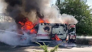 Uşak'ta hasta nakli yapan ambulans yandı