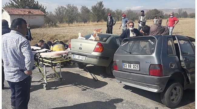 Afyonkarahisar'da trafik kazası: 1 ölü, 4 yaralı