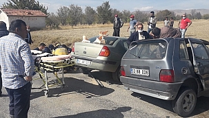 Afyonkarahisar'da trafik kazası: 1 ölü, 4 yaralı