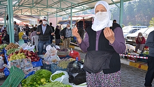 Ahilik geleneğine göre pazarcılar, tezgahlarını dua ile açıyor