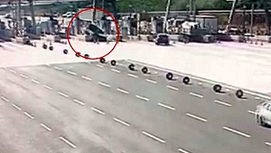 Cipin, otoban gişelerinde beton bariyere çarptığı kaza kamerada