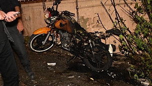 İzmir'de motosiklet kundaklandı
