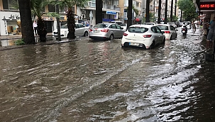 İzmir'de sağanak hayatı olumsuz etkiledi