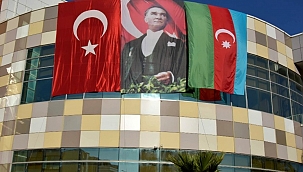 Kardeş ülke Azerbaycan'a Cumhuriyet Bayramında bayraklı destek