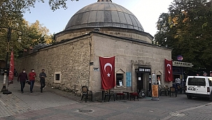 Kütahya'da tarihi hamamın kubbe kurşunları çalındı