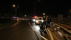 Motosiklet bariyerlere çarptı: 1 ölü, 1 yaralı