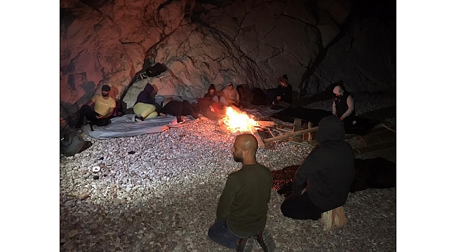 Muğla'da koyda mahsur kalan 12 sığınmacı kurtarıldı