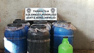 Sahte içkileri saman altına saklamışlar