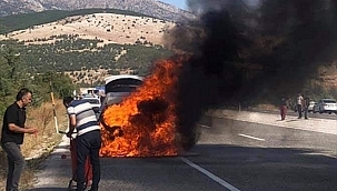 Sehir halindeki otomobil alev aldı