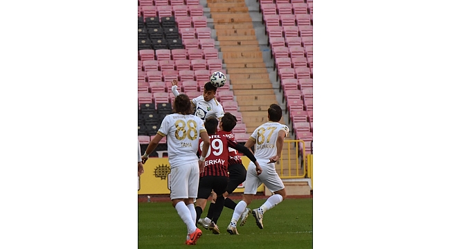 Akhisarspor 3 puanla dönüyor