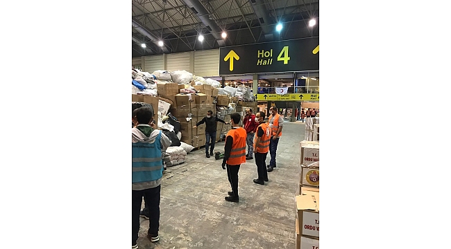 Anda İzmir'de yaraları sarmaya devam ediyor.