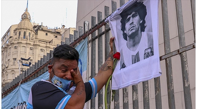 Arjantin Maradona'ya veda ediyor