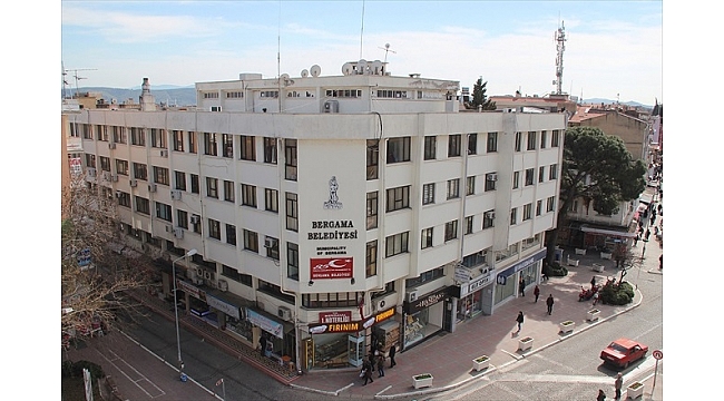 Bergama belediye binasına yıkım kararı