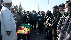 Depremde hayatını kaybeden futbolcu toprağa verildi