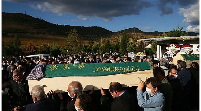 Depremde hayatını kaybedenler son yolculuklarına uğurlanıyor