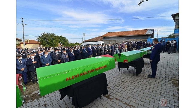 Depremde ölen babaanne ve 4 torunu Çorum'da toprağa verildi