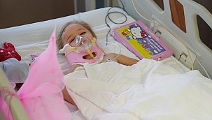 Depremden 65 saat sonra enkazdan çıkarılan Elif'ten hayata yeniden merhaba