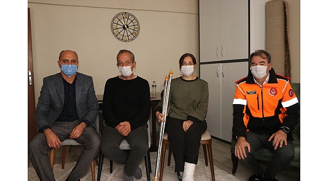 Enkaz altından kurtardığı ailesiyle yeni hayata adım attı