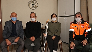 Enkaz altından kurtardığı ailesiyle yeni hayata adım attı