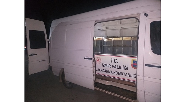 İzmir'de 3 bin litre kaçak akaryakıt ele geçirildi