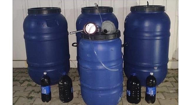 İzmir'de 900 litre kaçak içki ele geçirildi