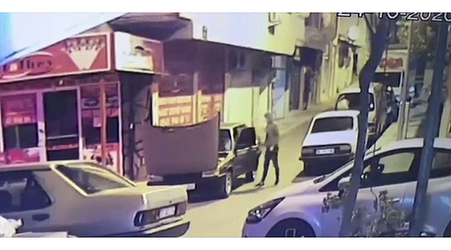 İzmir'de aynı gece 3 araç çalan 2 zanlı tutuklandı
