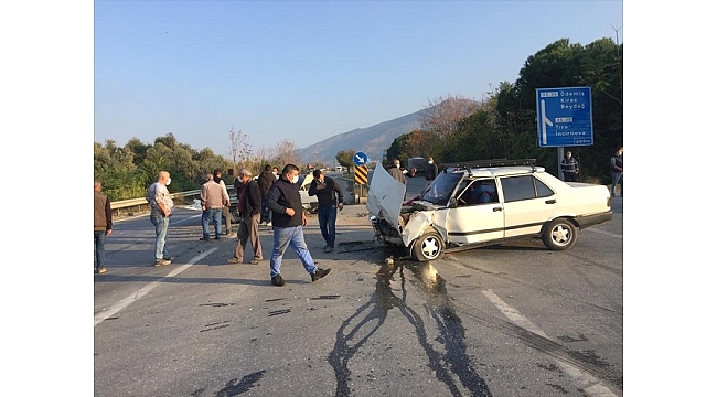 İzmir'de çarpışan iki otomobilin sürücülerinden biri öldü