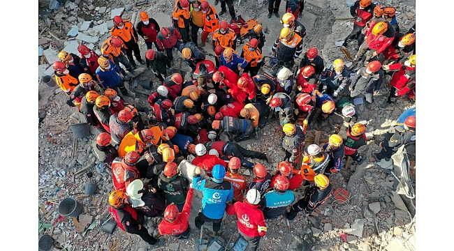 İzmir'deki depremde can kaybı 109'a yükseldi