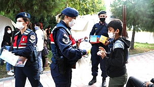 Jandarma İzmir'deki depremzedelere desteğini sürdürüyor