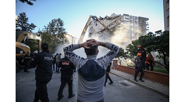 Karagül Apartmanı kontrollü olarak yıkıldı