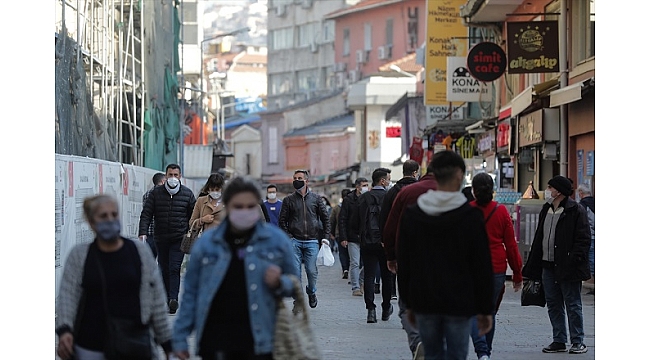 Kim Takar Koronayı
