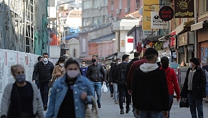 Kim Takar Koronayı