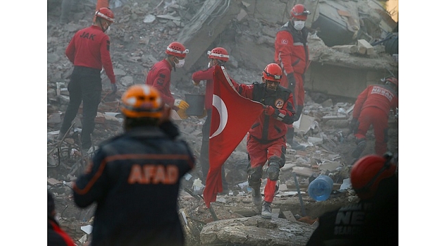 Kurtarma ekibinden "Türk bayrağı" hassasiyeti