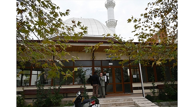 Manisa'da cami avlusunda 3 günlük bebek bulundu