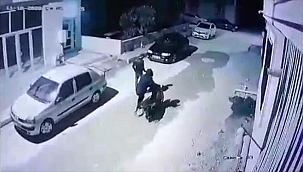 Motosiklet hırsızlığı güvenlik kamerasında