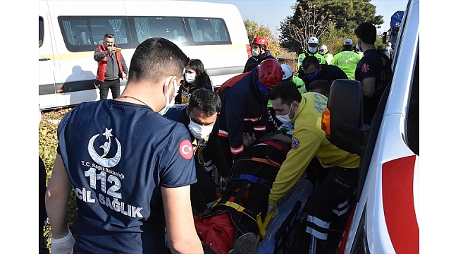 Öğrenci servisi kaza yaptı 8 yaralı