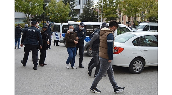 "Polise mukavemet" gösteren 5 zanlıdan 4'ü tutuklandı