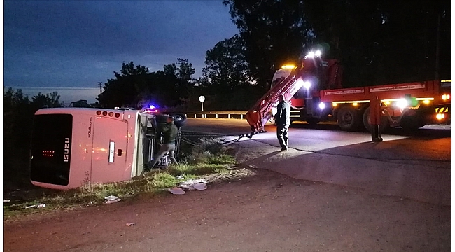 Polisleri taşıyan midibüs devrildi: 1 şehit, 4 yaralı