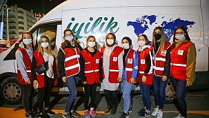 Türk Kızılayın yardım gönüllüsü kadınlar