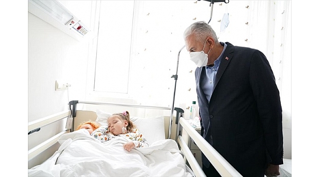 Yıldırım, depremde yaralananları ziyaret etti