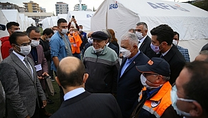 Yıldırım, İzmir'deki çadır kenti ziyaret etti: