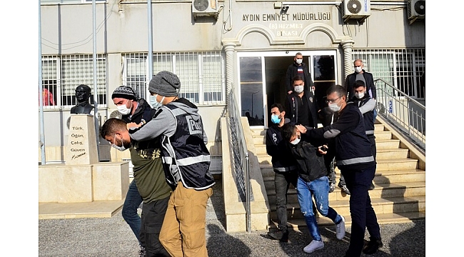 3 aracın hasar gördüğü kundaklamaya ilişkin 2 şüpheli tutuklandı