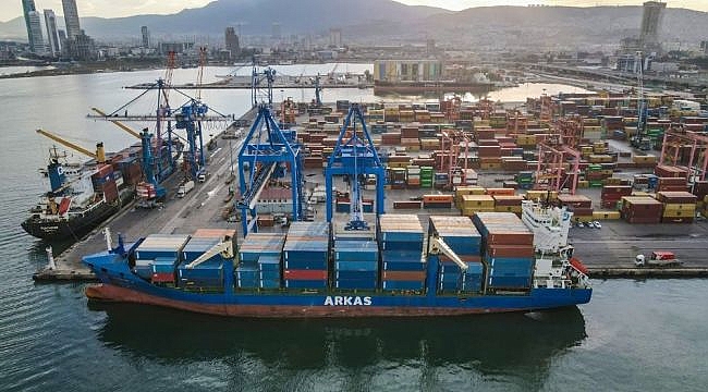 Akdeniz'de hukuk dışı arama yapılan Türk gemisi, İzmir Limanı'na geldi
